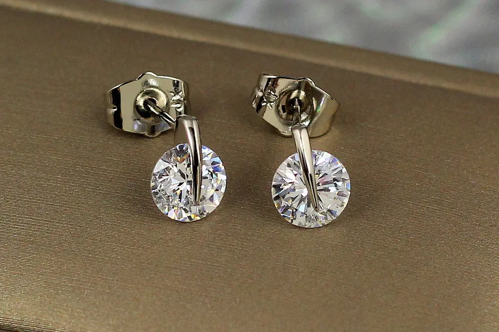 Сережки гвоздики Xuping Jewelry сніжна королева 9 мм сріблясті