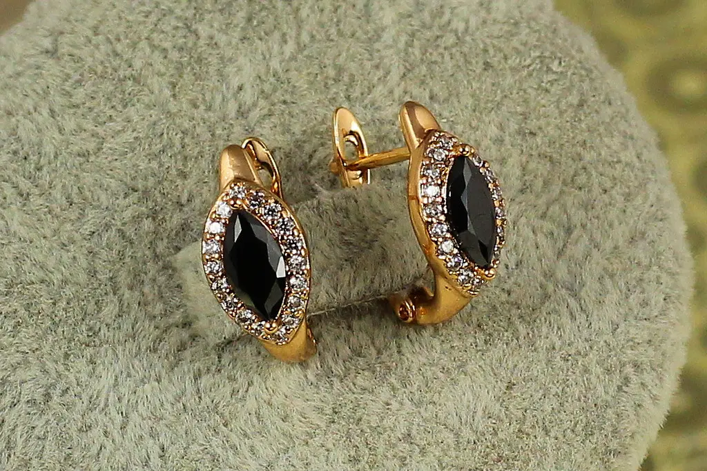 Сережки Xuping Jewelry маркіз з чорним каменем в обідку 1,5 см золотисті - фото 2