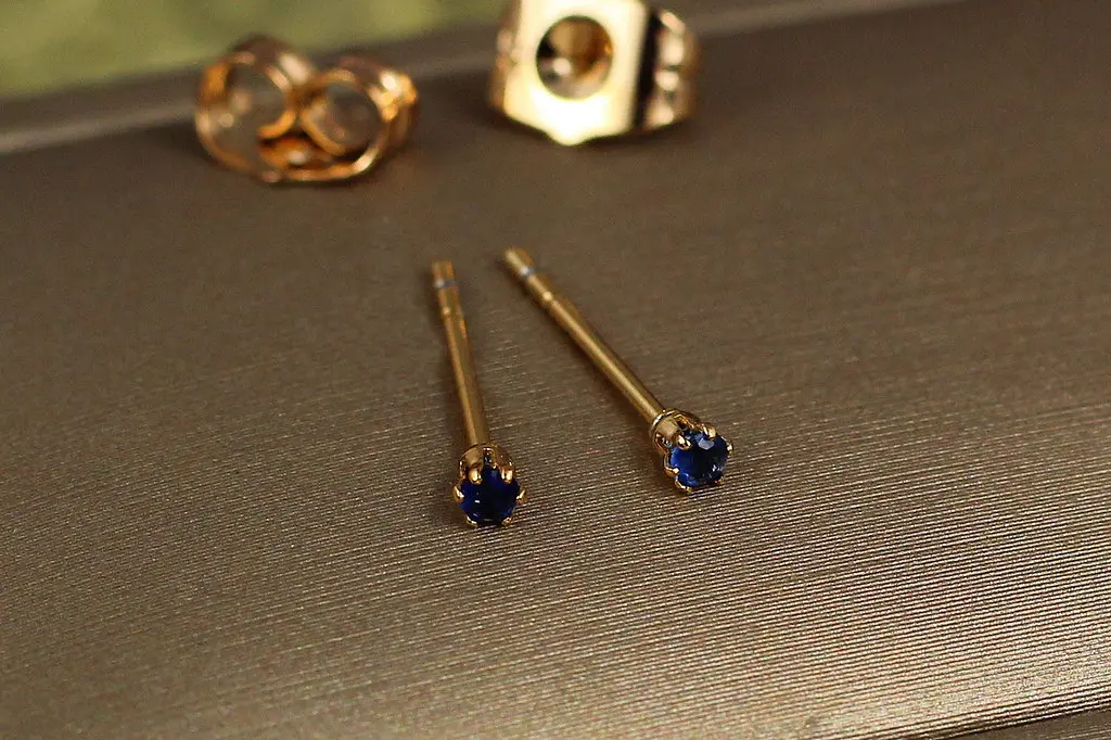 Сережки гвоздики Xuping Jewelry сині камінчики 2 мм золотисті