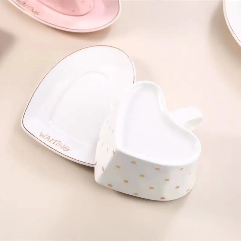 Чашка BonaDi Сердце с блюдцем и ложкой 13х7 см белая   - фото 2