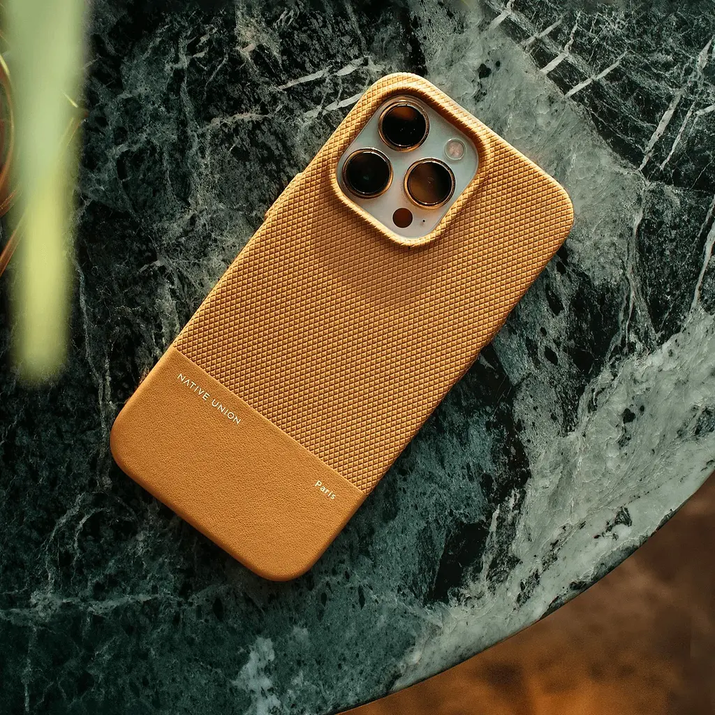 Чохол-накладка Native Union (RE) Classic Case Kraft для iPhone 15 Pro (RECLA-KFT-NP23P) - фото 4