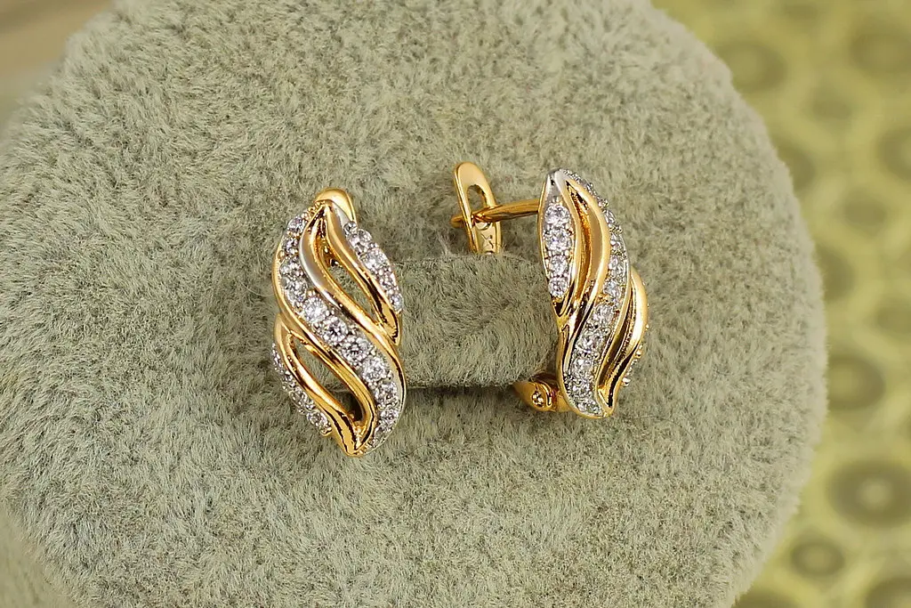 Сережки Xuping Jewelry Лірика з родієм 1,6 см золотисті - фото 2