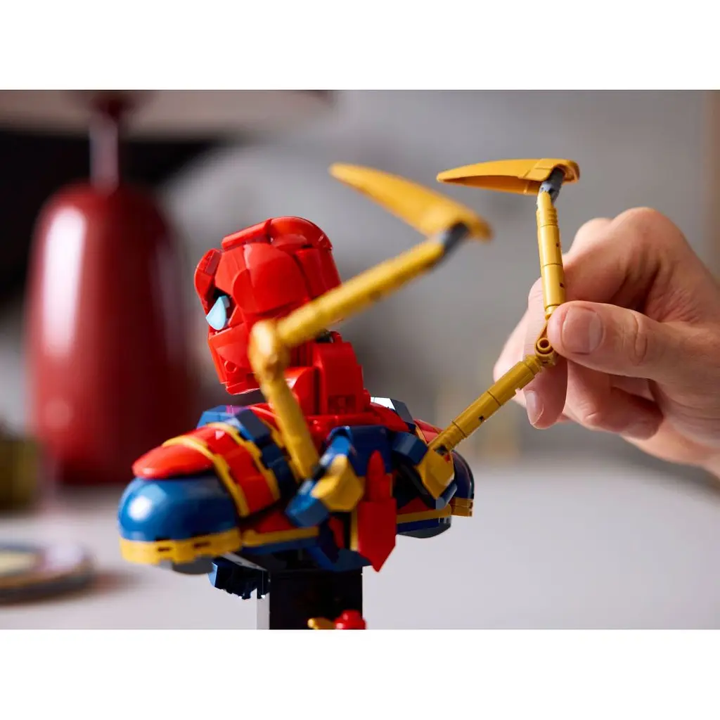 Конструктор LEGO Marvel Super Heroes Погруддя Залізної Людини-Павука 379 деталей (76326) - фото 4