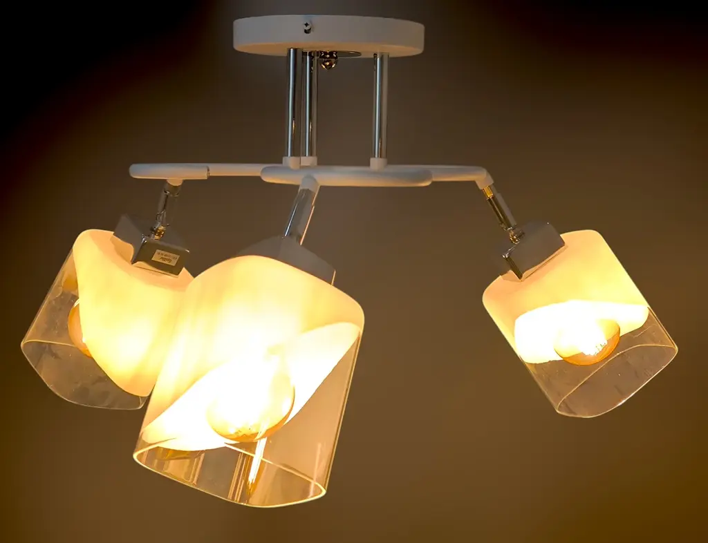 Мінімалістична люстра Brille LK-727S/3 E27 WH+CH - фото 2