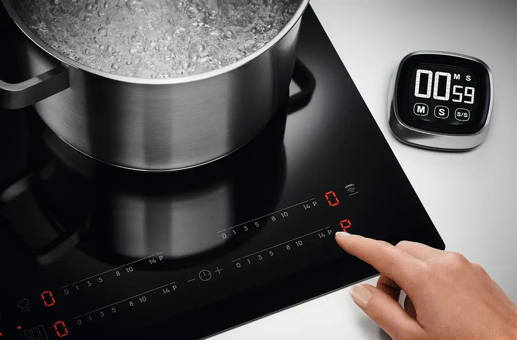 Варильна поверхня індукційна Electrolux 60 см розширена зона датчик кипіння Hob2Hood чорний - фото 6
