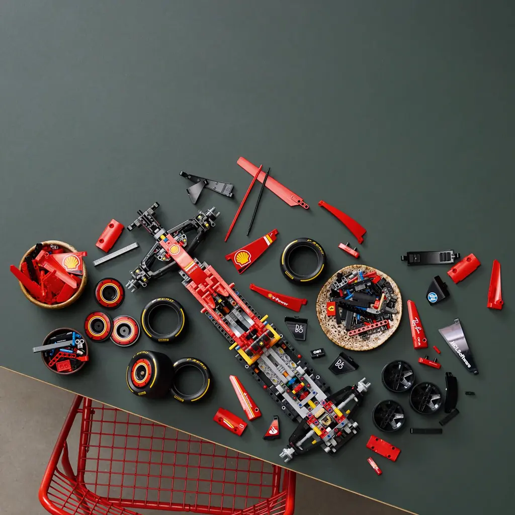 Конструктор LEGO Technic Автомобиль F1 Ferrari SF-24, 1361 деталь (42207) - фото 6