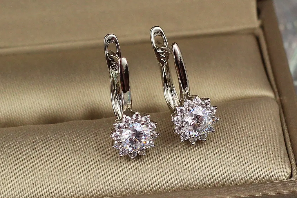 Сережки Xuping Jewelry хризантема 1.7 см сріблясті