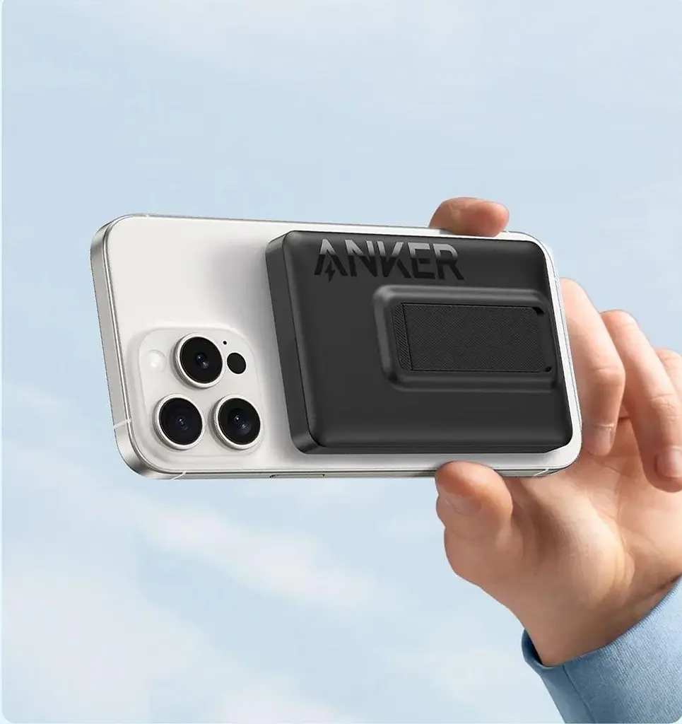 Магнитный Magsafe повербанк Anker A1652 Mag Go 10 000 mAh с беспроводной зарядкой и подставкой черный - фото 6