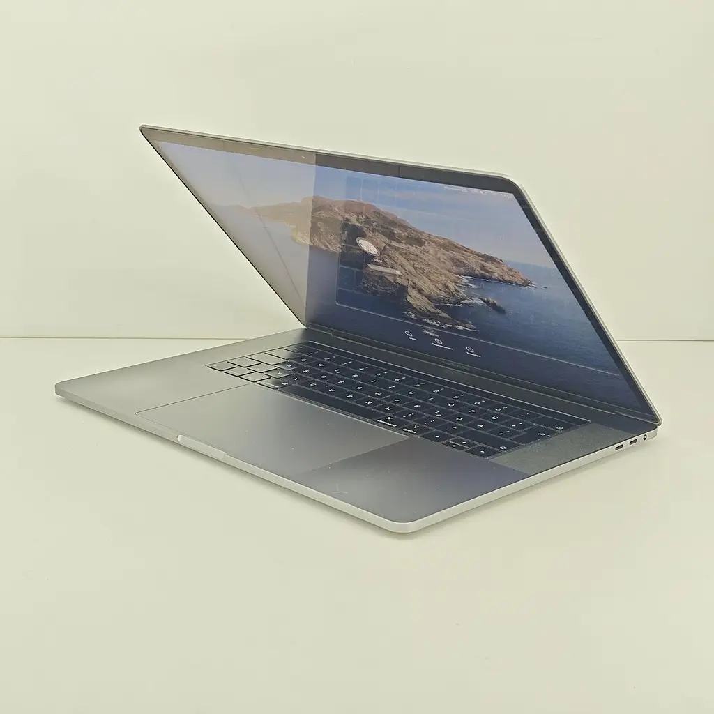 Ноутбук Apple MacBook Pro 15" A1990 Retina (C02XR1LJJG5H) (i7-8750H/16/256SSD/PRO 555X) - Class A- - фото 4