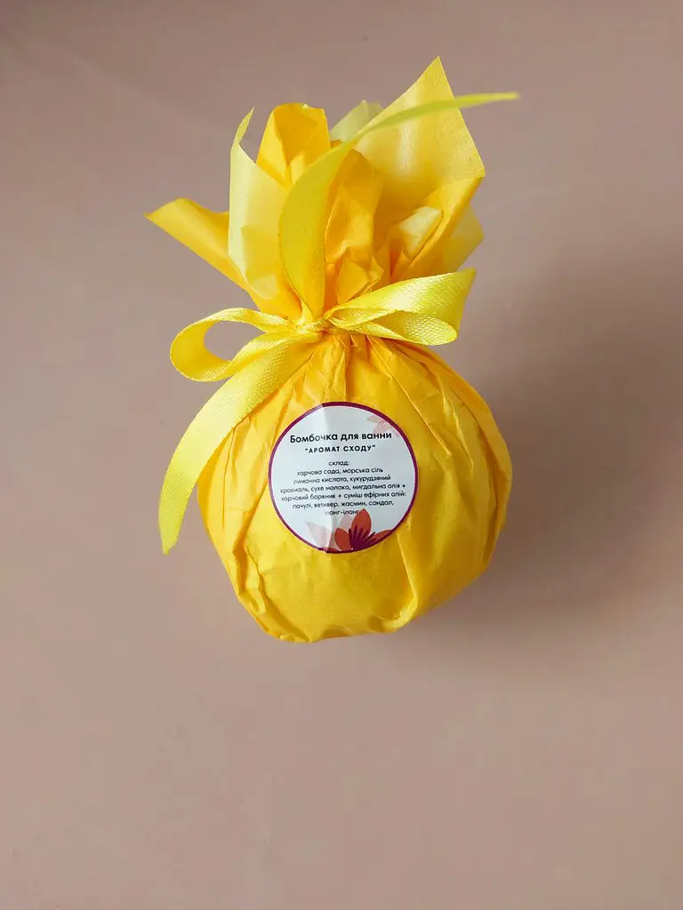 Бомбочка-гейзер для ванни Svich Shop Iren Osadcha Аромат Сходу 190 г - фото 2