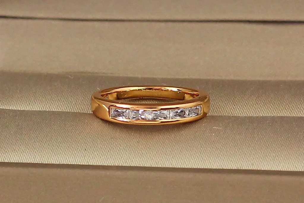 Кільце Xuping Jewelry доріжка прямокутні камені р 15 золотисте