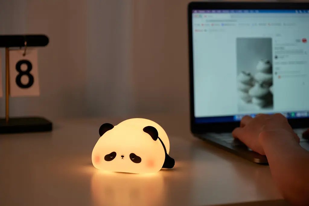 Силиконовый беспроводной ночник "Лежащая панда" - фото 2