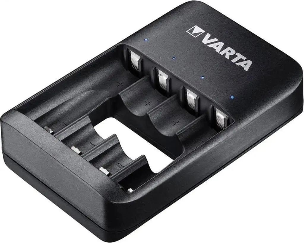 Зарядний пристрій Varta Value USB Quattro Charger + 4 AA 2100 mAh (57652101451) - фото 3