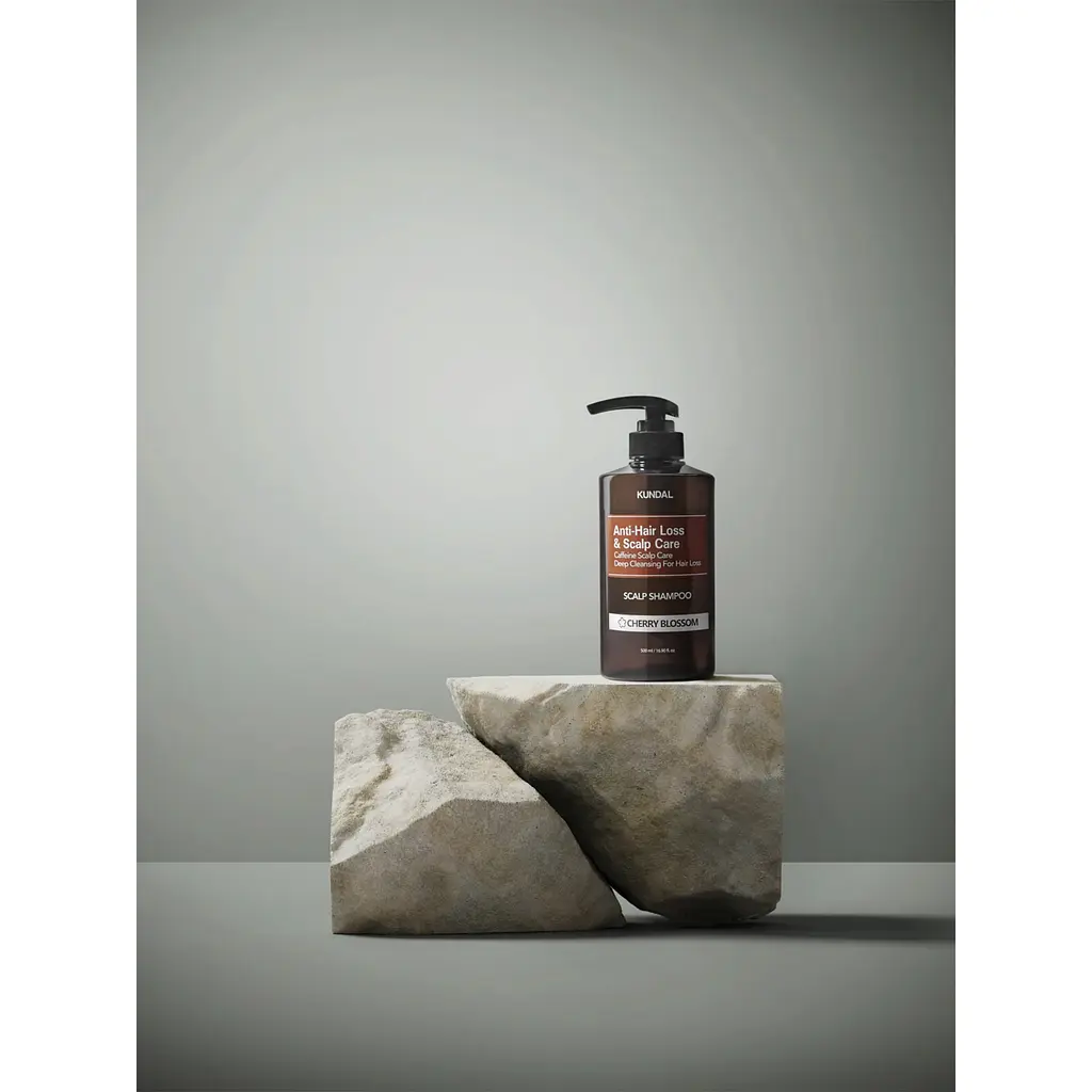 Шампунь Kundal Natural Caffeine Scalp Care Shampoo Cherry Blossom проти випадіння волосся з ароматом вишневого цвіту натуральний 500 мл - фото 4