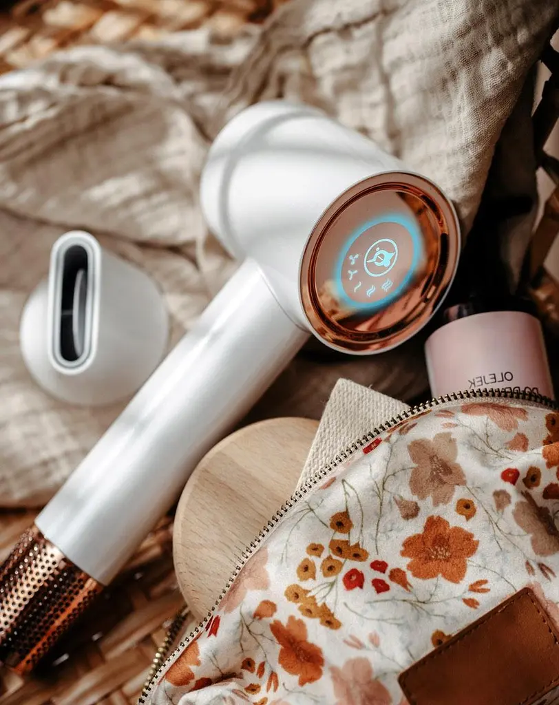 Фен Adler AD 2272 с дисплеем и ионизацией 2 скорости концентратор холодный и горячий воздух 1 шт. белый (33705-IS) - фото 8