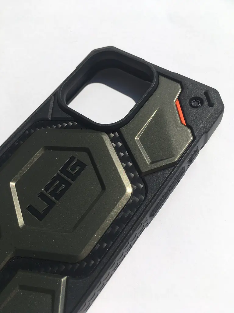Протиударний чохол UAG Monarch Pro MagSafe для iPhone 15 Pro Max (6.7") Element Green 1143381F7B42 - фото 4