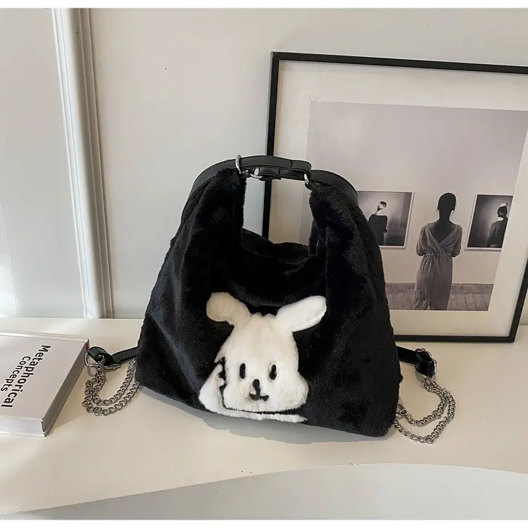 Сумка жіноча плюшева Italian Bags Rita 33х11х25 Чорний (id_1264) - фото 3