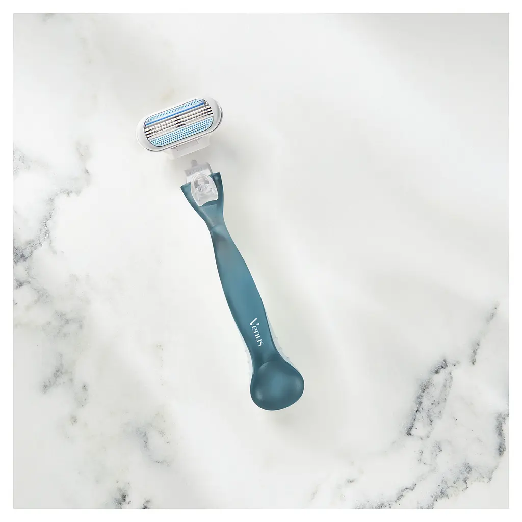Подарочный набор Gillette Venus Гладкость: Бритвенная ручка + Cменные картриджи для бритья, 2 шт. + Гель для бритья Satin Care Алое Вера, 75 мл - фото 5