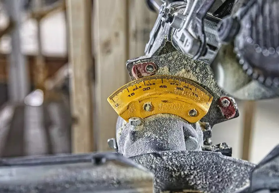 Пила торцювальна акумуляторна DeWalt без АКБ та ЗП DCS727N - фото 9