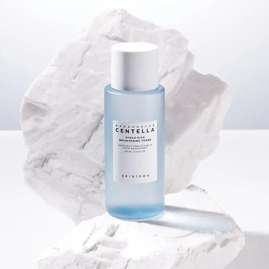 Зволожуючий тонер Skin1004 Madagascar Centella Hyalu-Cica Brightening Toner 30 мл   - фото 2