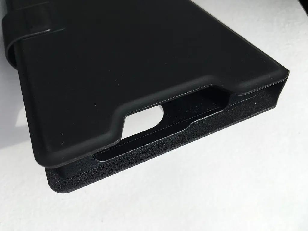 Протиударний чохол-книжка OtterBox Strada Series Via 77-86602 Samsung Galaxy S22 Ultra (6.8") Black - фото 4