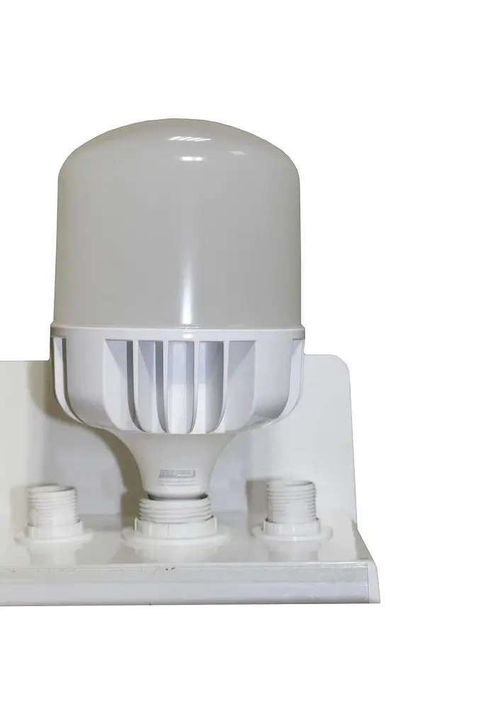 Акумуляторна LED-лампа AY-913 20W у патрон • Світлодіодна лампа з аварійним живленням для дому, дачі, гаража та відключень світла - фото 4