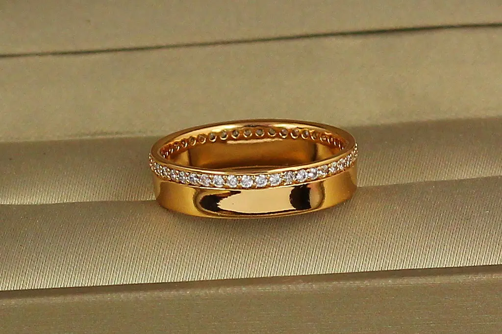 Обручка Xuping Jewelry американка з каменями по колу 5 мм р16 золотиста - фото 2