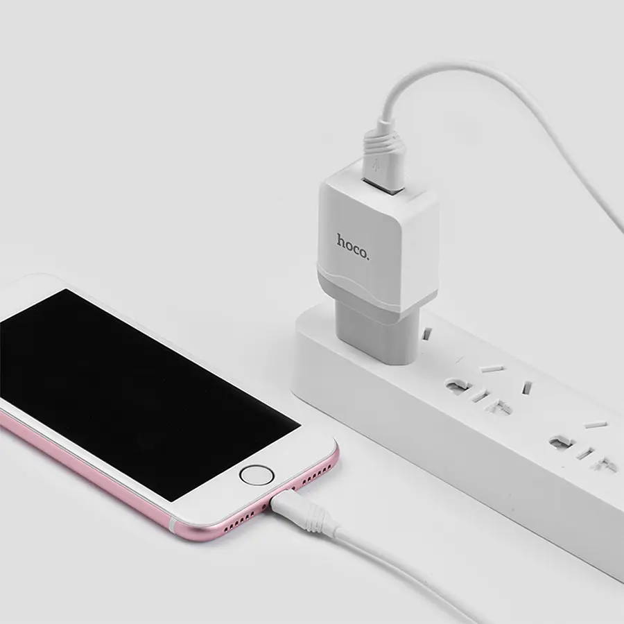 Блок питания Адаптер сетевой Hoco Lightning cable C22A 1 USB-выход набор белый - фото 2