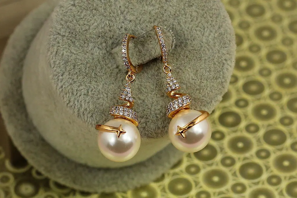 Серьги подвески Xuping Jewelry Звездочет с жемчугом 3,7 см золотистые