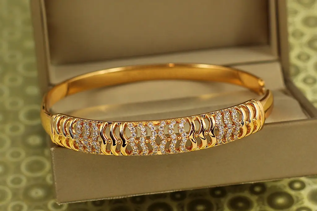 Браслет бенгл Xuping Jewelry Сяючі хвилі 60 мм на руку від 17 до 19 см золотистий - фото 2