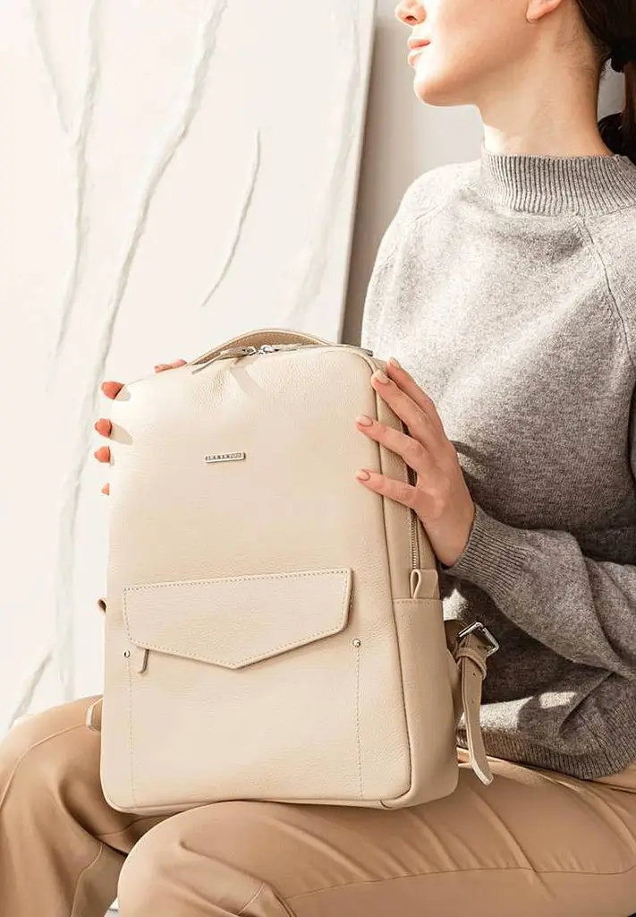 Кожаный женский городской рюкзак на молнии Cooper светло-бежевый флотарь - фото 9