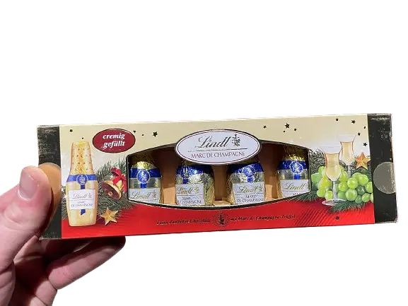 Шоколадні цукерки Lindt Marc de Champagne 131 г - фото 4