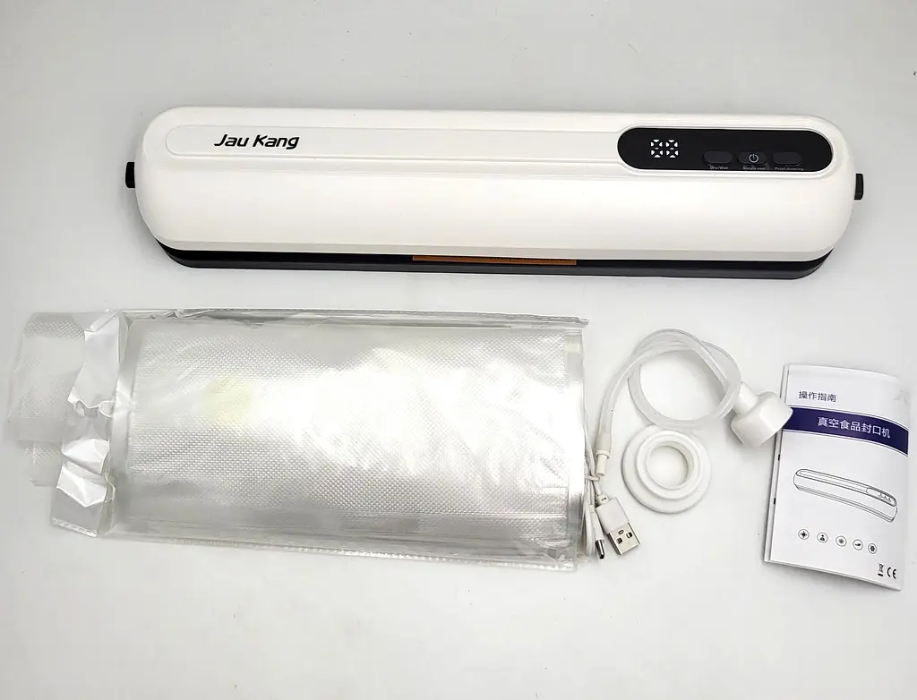 Вакуумний пакувальник акумуляторний USB Вакууматор для вологих та сухих продуктів, м'яса, овочів, зелені для тривалого зберігання із запаюванням 38×8см пакети до 30см UKC Vacuum Sealer - фото 5