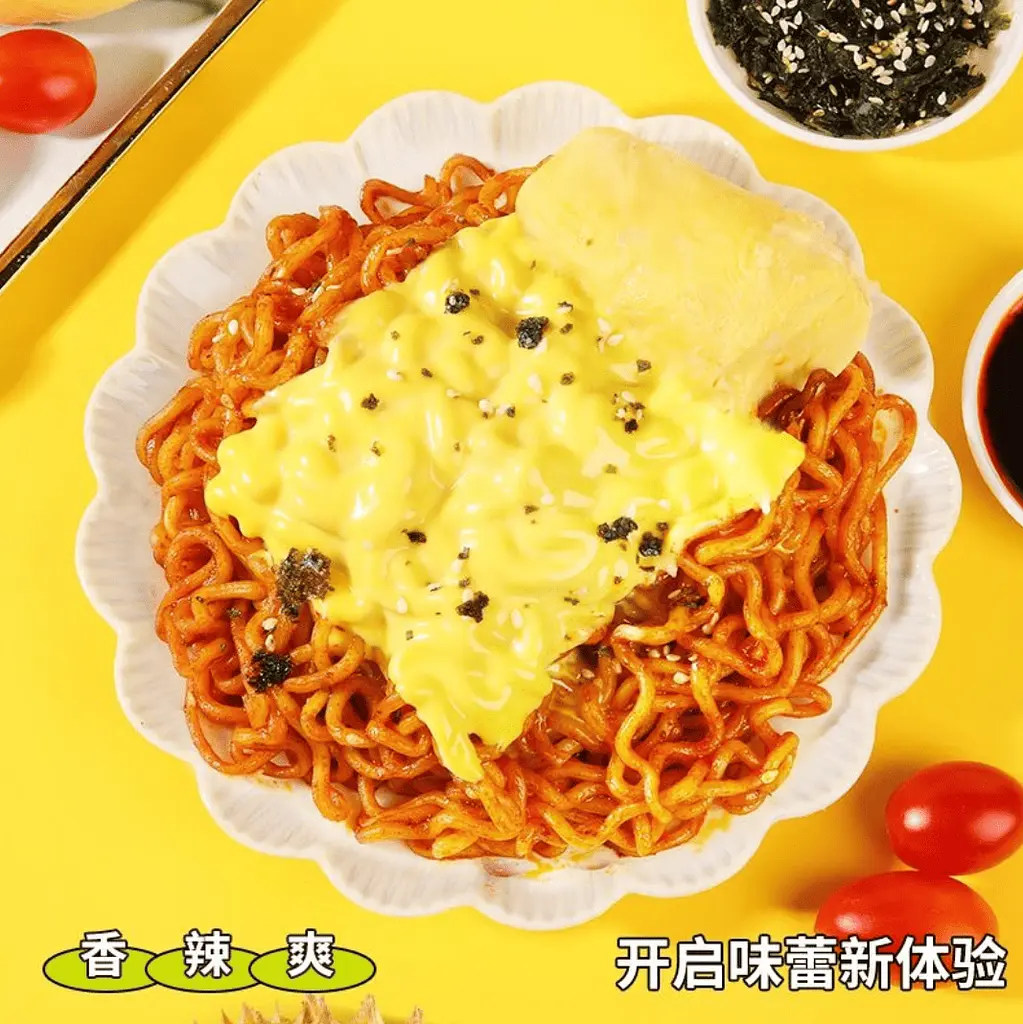 Локшина Buldak Durian & Cheese Hot Chicken Flavor Ramen 100г - фото 5