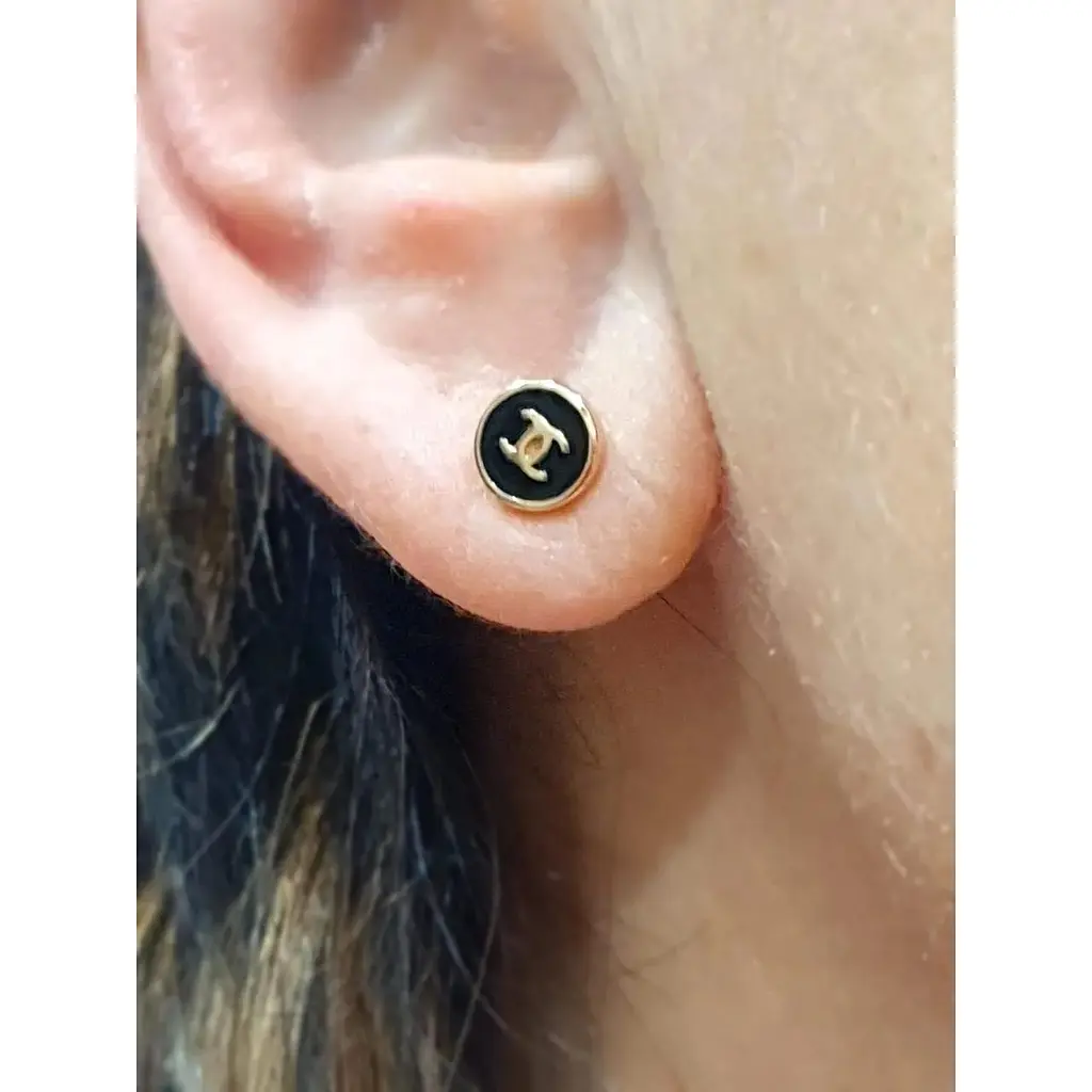 Золотая моносерьга-пуссета Favoritum с эмалью. 210103/1 - фото 2