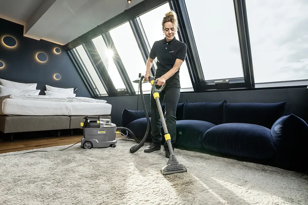 Пилосос професійний миючий Karcher Puzzi 8/1 Adv 1200 Вт 270 мБар контейнер 8/7 л - фото 3