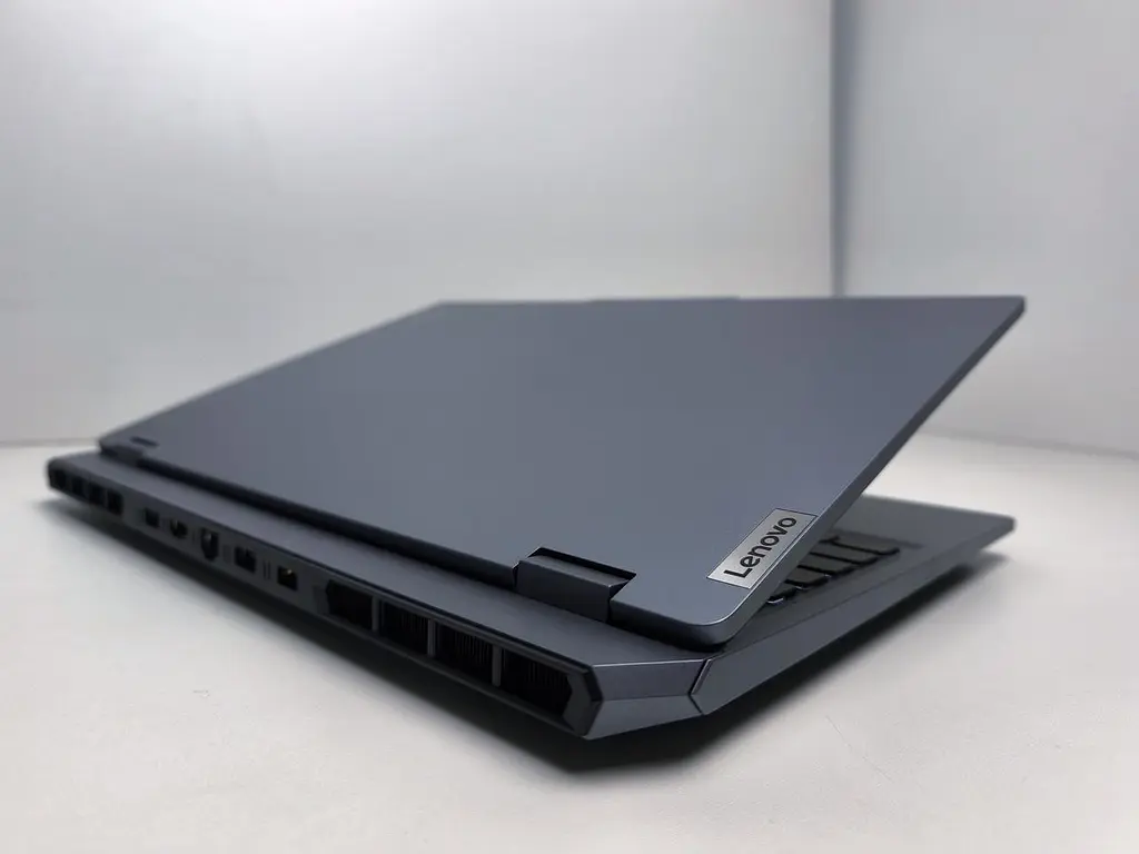Ноутбук Lenovo 15.6 LOQ 15ARP9 FullHD IPS 144Hz Ryzen 5 7235HS 12Gb DDR5 SSD 512GB RTX 4050 6GB (83JC00GKUS) - фото 3