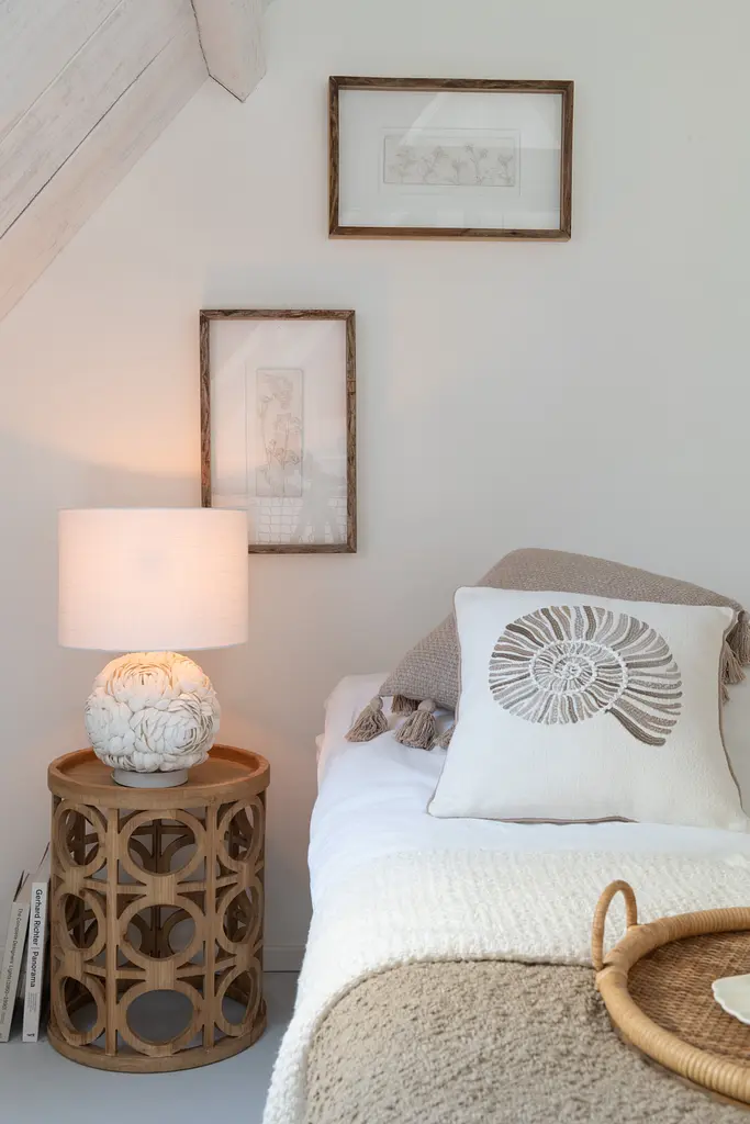 Кавовий столик J-line із дерева фігурний 40х50 см (50830) - фото 3