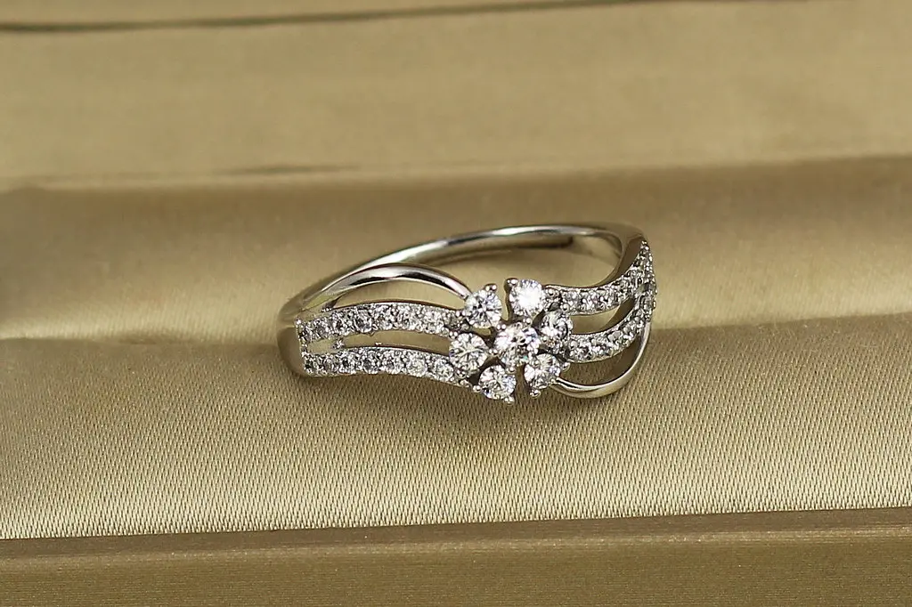 Кільце Xuping Jewelry Квітка надії р 18 сріблясте - фото 2