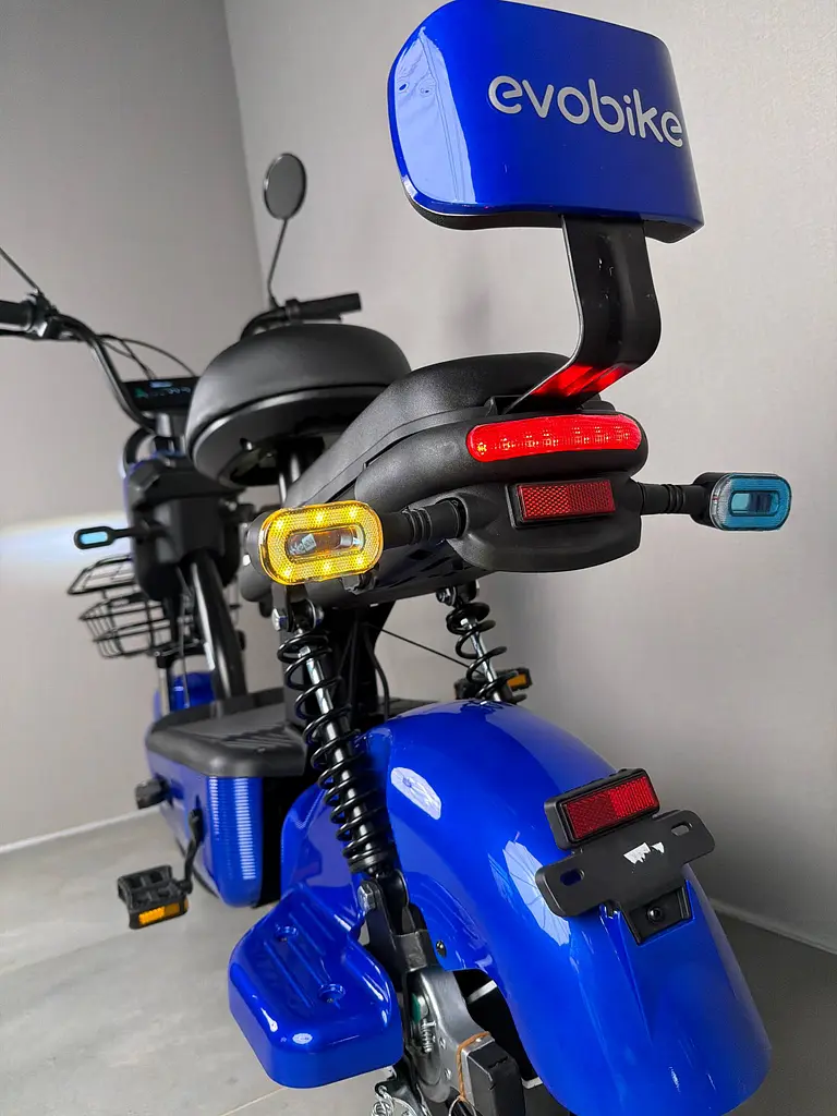 Электровелосипед EVOBIKE Nova S 500W 48V 12Ah с 2 сиденьями, корзиной и поворотниками, простой и надежный для города и села, синего цвета - фото 12