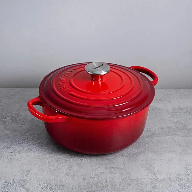 Каструля із кришкою Le Creuset Signature Cast Iron Round Casserole 21177200602430 20 см 2.4 л вишнева