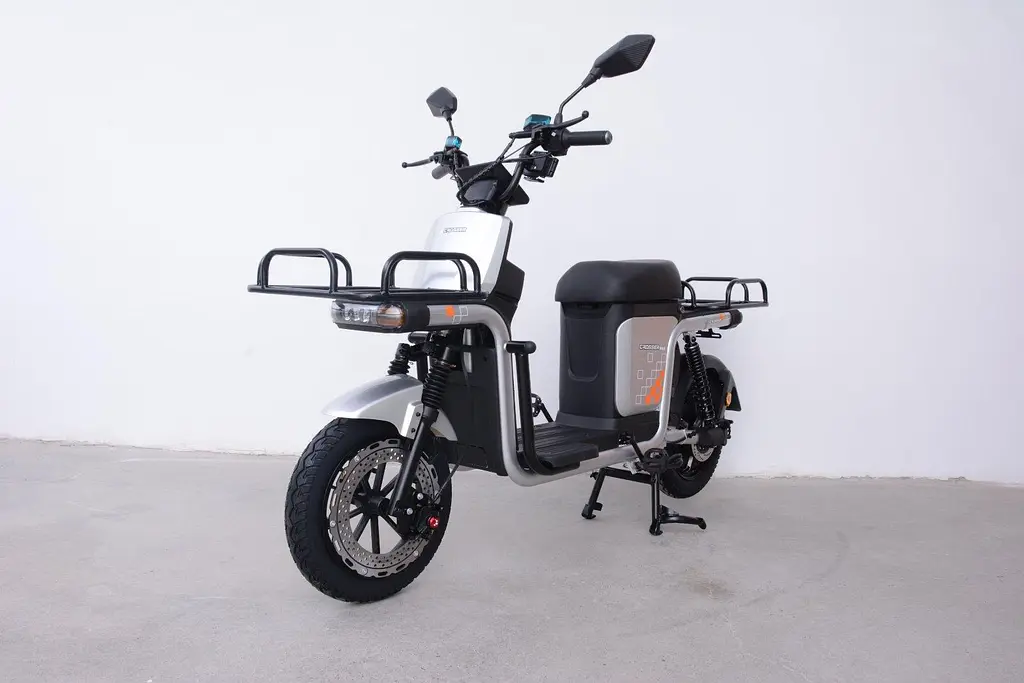 Электроскутер Грузовой с двумя большими багажниками Crosser SUPER MAX 1200W 60V30AH Li-Fe | USB зарядка Серый  - фото 6