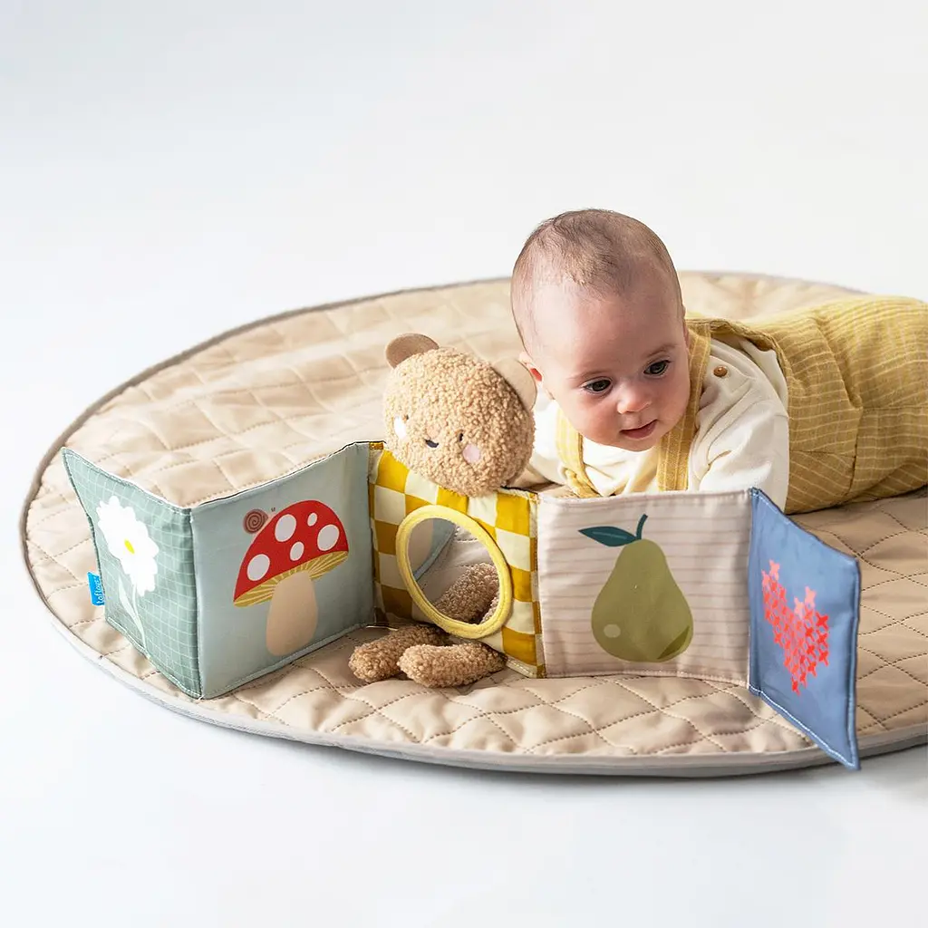 Розвивальна книжка-розкладушка 2-в-1 – ОБІЙМИ ВЕДМЕДИКА Taf Toys 13795 - фото 8