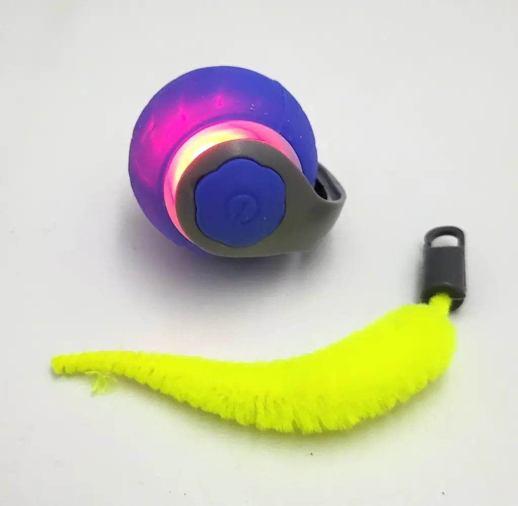 Розумний акумуляторний м'ячик для тварин з пір'їнкою Smart іграшка автоматичний обертовий м'яч для котів собак pet ball UKC синій - фото 2