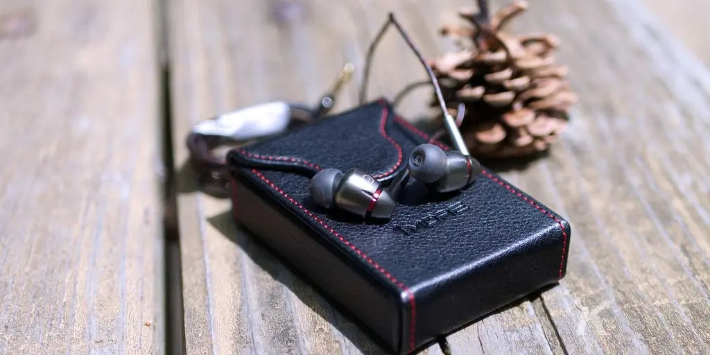 Наушники 1MORE с микрофоном E1010 Quad Driver In-Ear Headphones 4 драйвера - фото 2