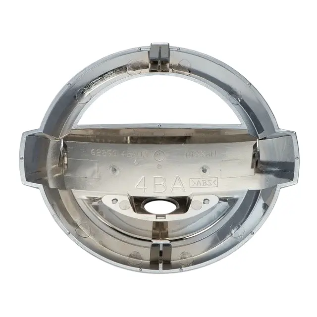 Емблема решітки NISSAN ROGUE Хром 153х30мм (під камеру) OEM 62890-4BA0A - фото 2
