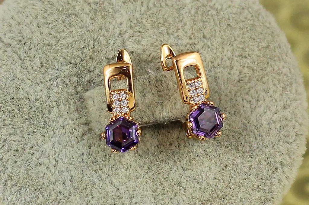 Сережки дитячі Xuping Jewelry Тутті з фіолетовим каменем 1,4 см золотисті - фото 2