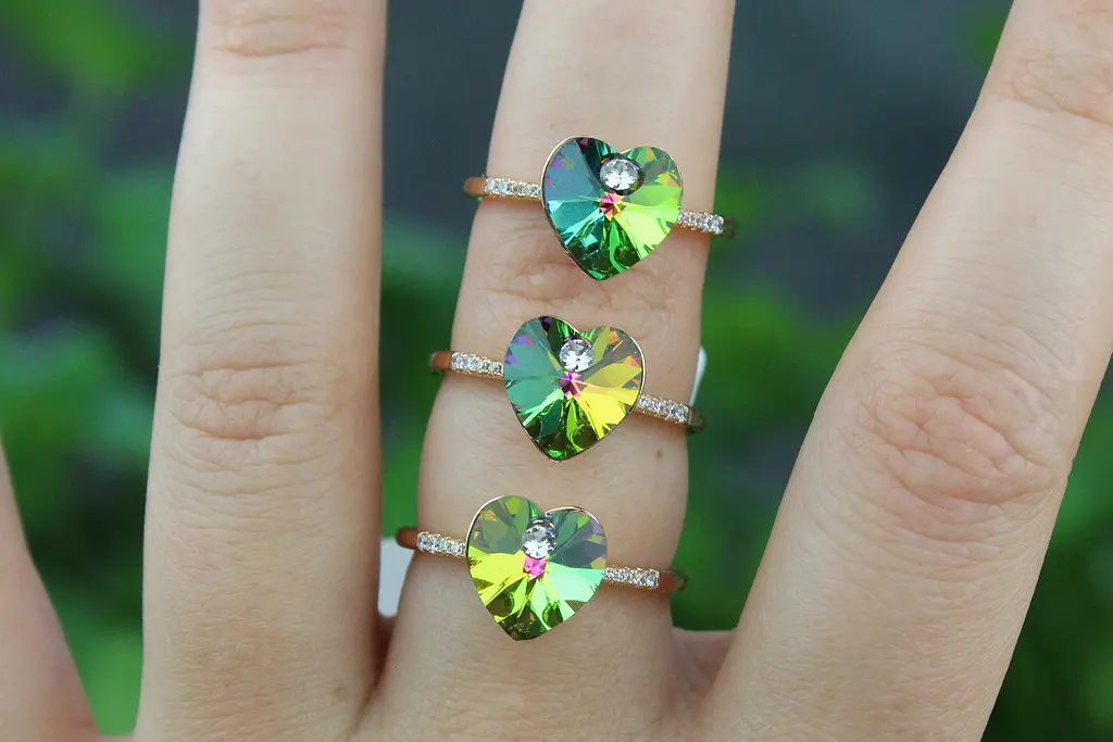 Кільце Xuping Jewelry сердечко Сваровскі зелене хамелеон р 16 золотисте - фото 2