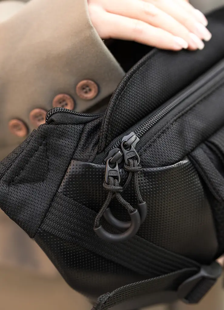 Велика жіноча поясна сумка бананка Sambag DynamicDart чорна 38 × 21 × 7 см (80411701) - фото 5