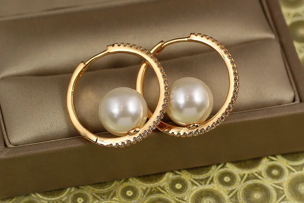 Сережки Xuping Jewelry кільце з перлиною 2.3 см золотисті - фото 2